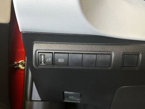 Used 2021 Toyota Corolla SE w/ Carpet Mat Package (TMS) FWD image 17
