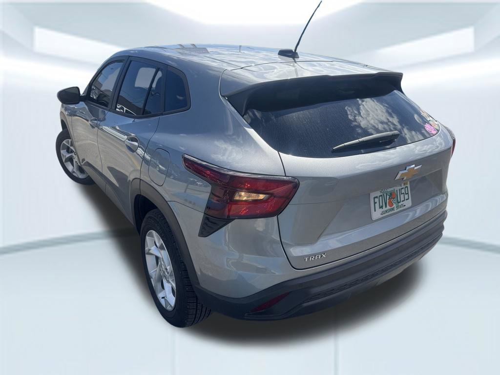 Used 2024 Chevrolet Trax LS w/ LS Convenience Package FWD image 5
