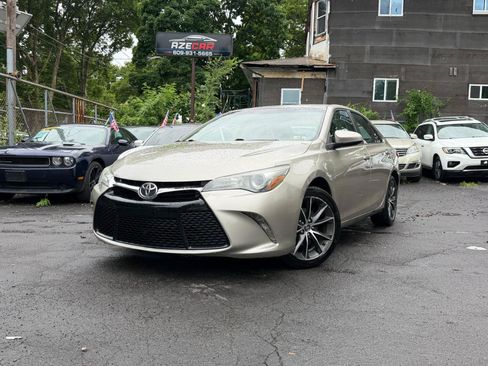 Used 2015 Toyota Camry XSE FWD image 2