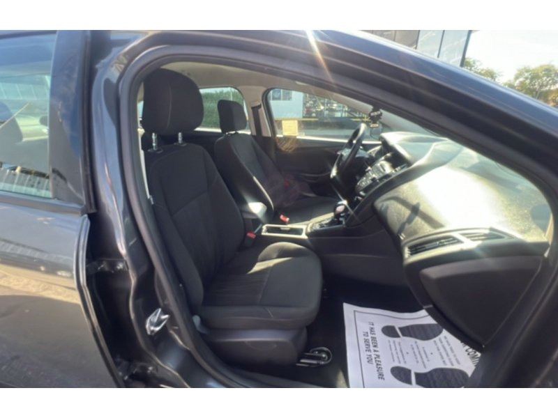 Used 2015 Ford Focus SE FWD image 20
