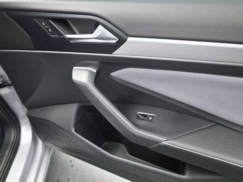 Used 2025 Volkswagen Jetta SE image 5