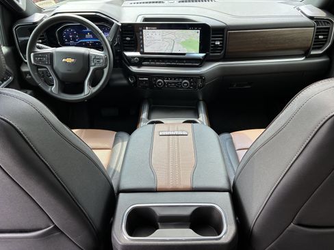 Used 2025 Chevrolet Silverado 3500 High Country w/ High Country Premium Package AWD/4WD image 20