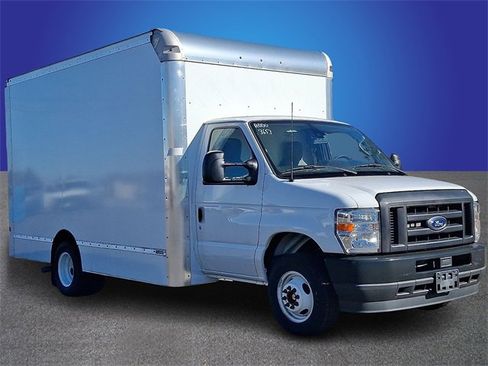 Used 2024 Ford E-450 and Econoline 450 Super Duty w/ Driver's Safety Package image 3
