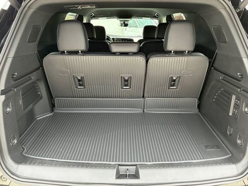 New 2026 Chevrolet Traverse High Country image 16