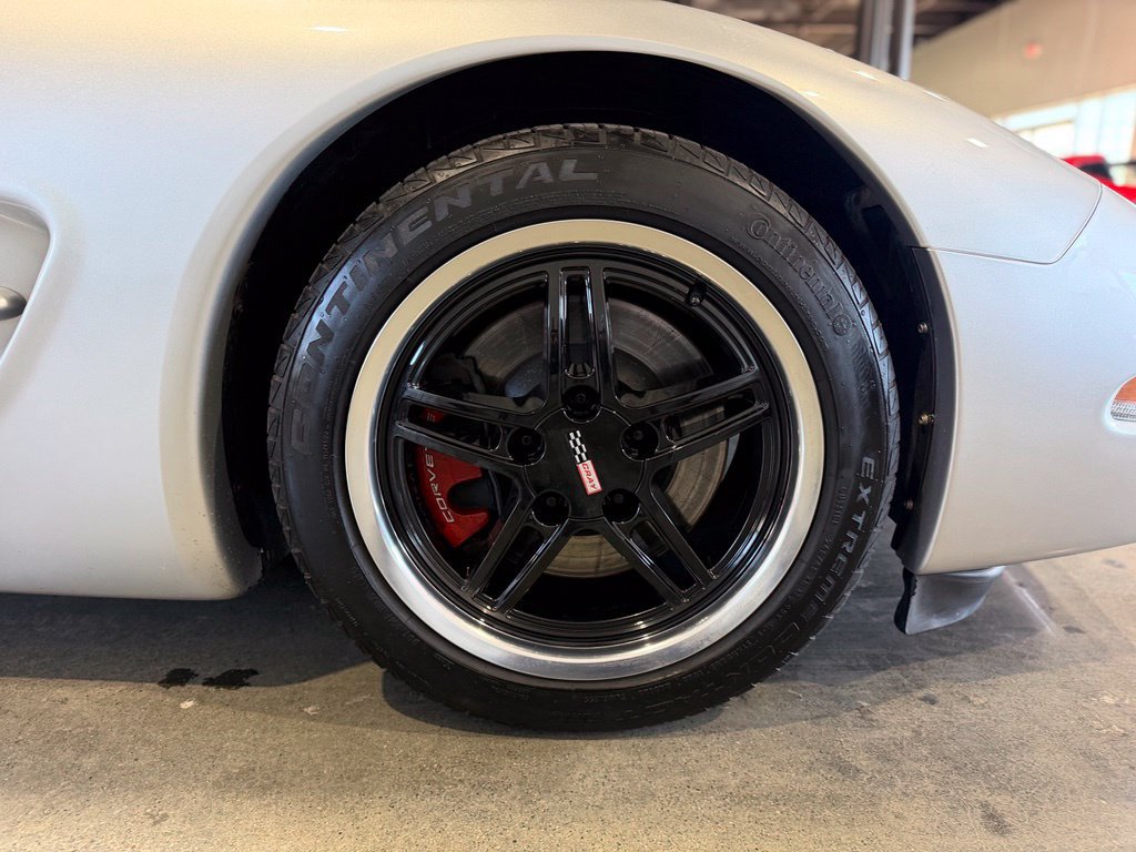 Used 2002 Chevrolet Corvette Coupe RWD image 19