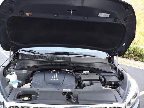 Used 2018 Kia Sorento SX image 9