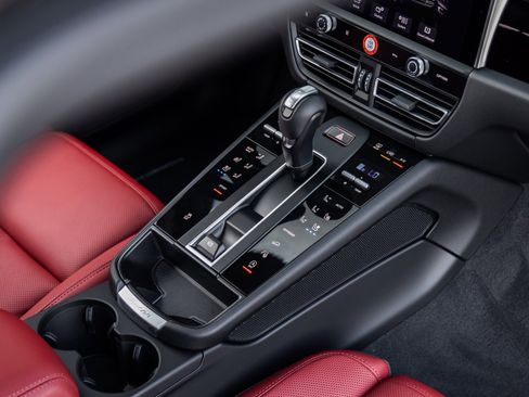 New 2026 Porsche Macan image 33