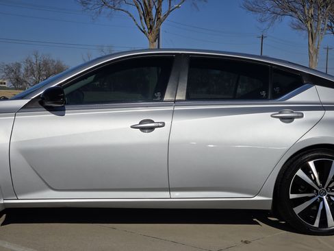 Used 2020 Nissan Altima 2.5 SR w/ Premium Package image 12