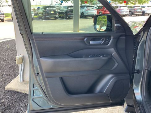 Certified 2025 Nissan Armada SL w/ Captain's Chari Seat Package RWD image 23