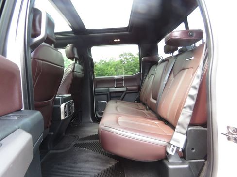 Used 2015 Ford F150 Platinum w/ Equipment Group 701A Luxury AWD/4WD image 19