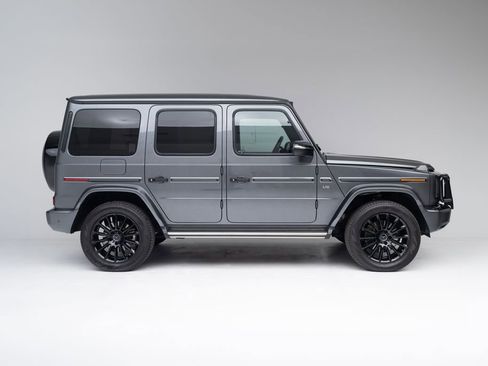 Used 2022 Mercedes-Benz G 550 image 2
