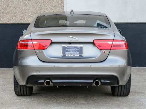 Used 2019 Jaguar XE S RWD image 12