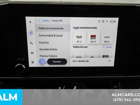 Used 2025 Toyota Camry SE image 35