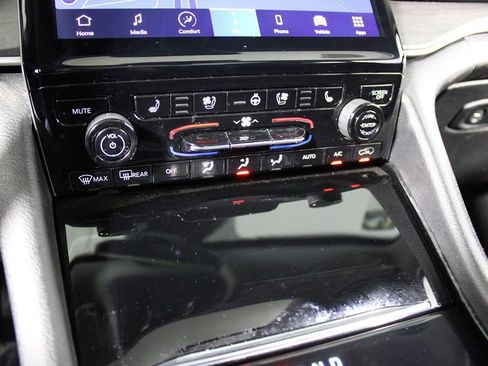 Used 2023 Jeep Grand Cherokee 4WD 4xe w/ Luxury Tech Group II image 12