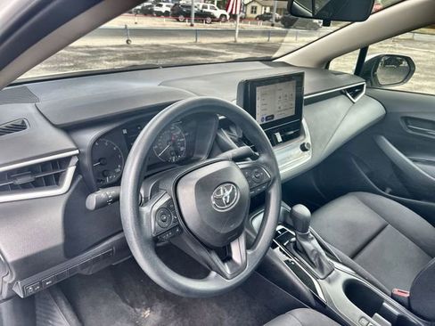 Used 2025 Toyota Corolla LE FWD image 11