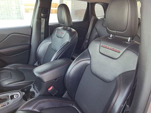 Used 2022 Jeep Cherokee Trailhawk AWD/4WD image 6