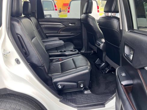 Used 2019 Toyota Highlander Limited image 21