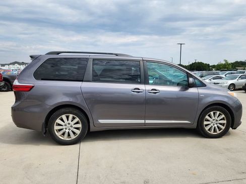 Used 2017 Toyota Sienna XLE w/ XLE Navigation Package AWD/4WD image 2