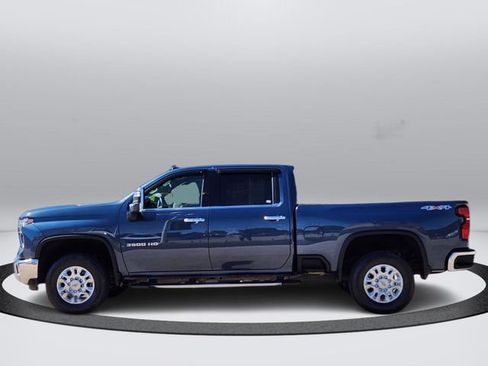 Used 2025 Chevrolet Silverado 3500 LTZ AWD/4WD image 2