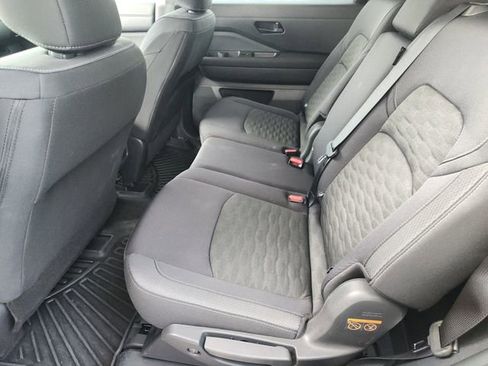 Used 2025 Nissan Pathfinder S FWD image 20