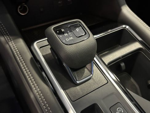 Used 2024 Nissan Pathfinder Platinum w/ Cargo Package image 38