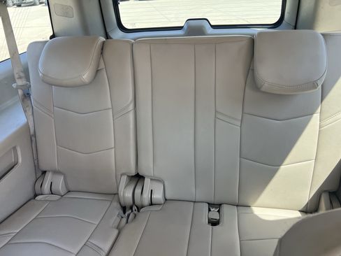 Used 2019 Cadillac Escalade ESV Luxury AWD/4WD image 19