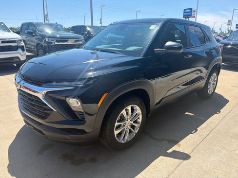 New 2026 Chevrolet TrailBlazer LS w/ LS Convenience Package FWD image 2