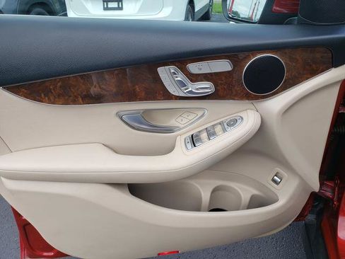 Used 2017 Mercedes-Benz GLC 300 4MATIC image 11