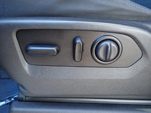 Used 2020 Chevrolet Silverado 2500 LT w/ Convenience Package image 11