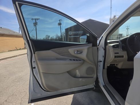 Used 2019 Nissan Murano SV image 4