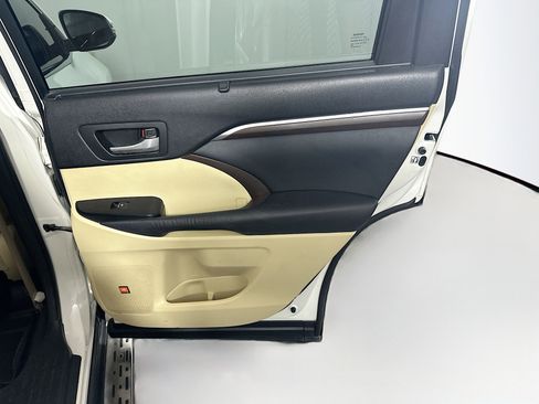 Used 2015 Toyota Highlander Limited image 32