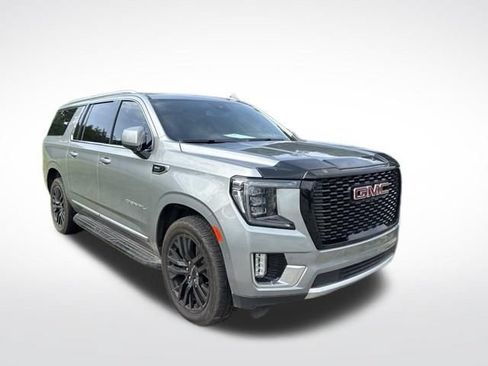 Used 2023 GMC Yukon XL Denali AWD/4WD image 3
