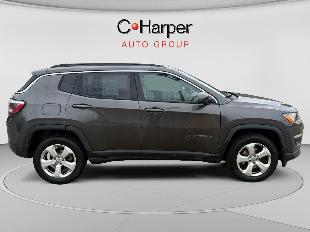 Used 2018 Jeep Compass Latitude w/ Cold Weather Group AWD/4WD image 2