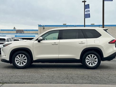 Used 2024 Toyota Grand Highlander XLE image 6