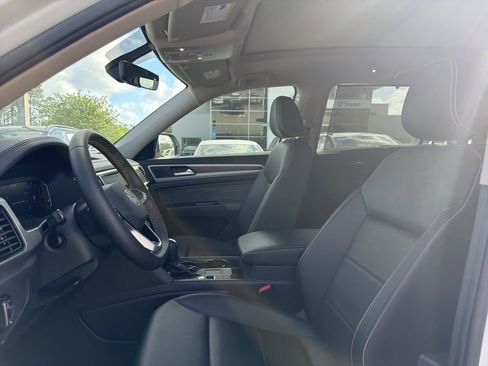 Certified 2023 Volkswagen Atlas SE w/ Panoramic Sunroof Package image 2