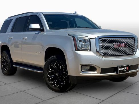 Used 2017 GMC Yukon SLT image 3