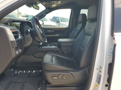 Used 2025 GMC Yukon Denali RWD image 10