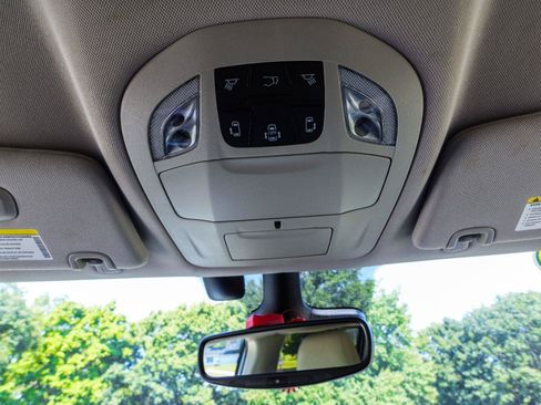 Used 2021 Chrysler Pacifica Touring-L FWD image 35