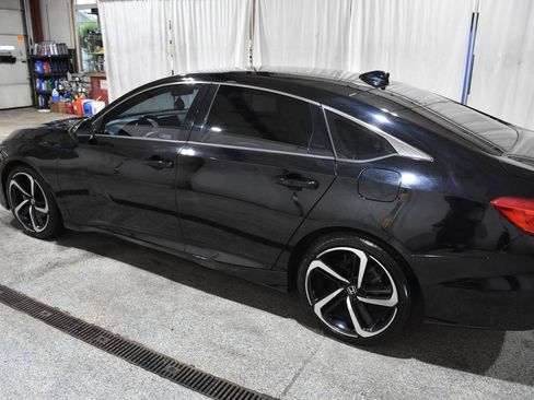 Used 2018 Honda Accord Sport image 32
