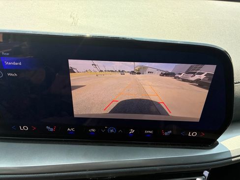 Used 2026 Chevrolet Traverse LT FWD image 7