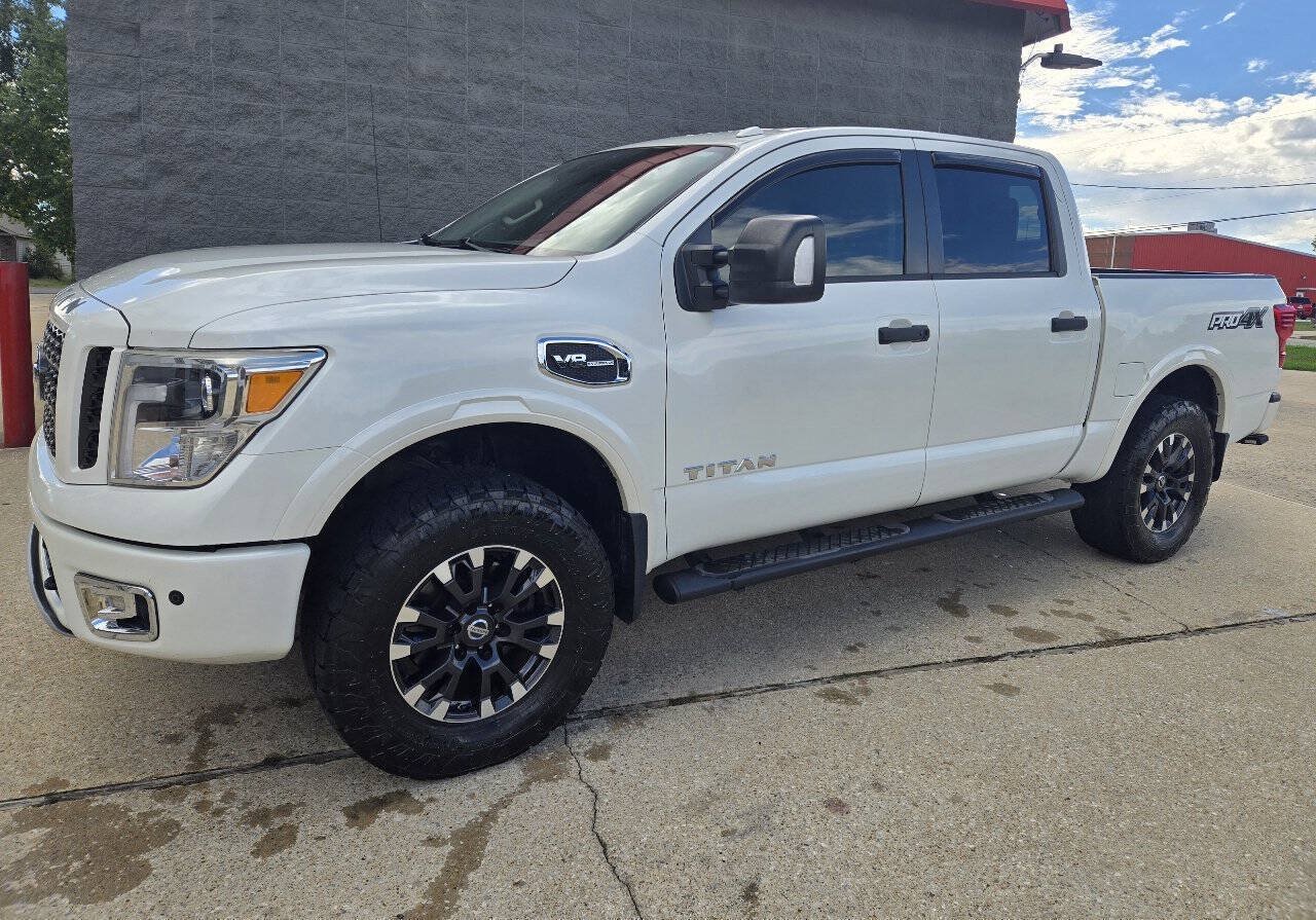 Used 2017 Nissan Titan PRO-4X w/ Pro-4x Convenience Package AWD/4WD image 3