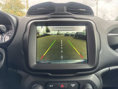 Certified 2023 Jeep Renegade Latitude image 25