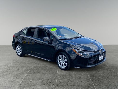 Used 2025 Toyota Corolla LE FWD image 7