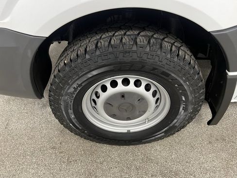 Used 2014 Mercedes-Benz Sprinter 144 Cargo image 18