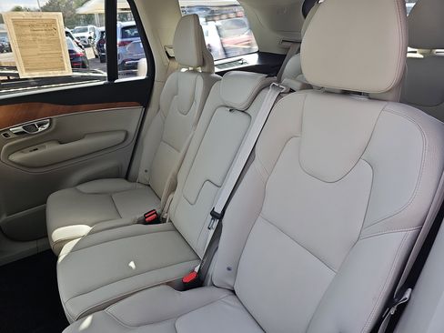 Used 2022 Volvo XC90 T6 Momentum w/ Climate Package image 14