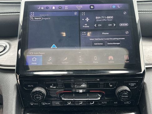 Used 2023 Jeep Grand Cherokee Limited image 31