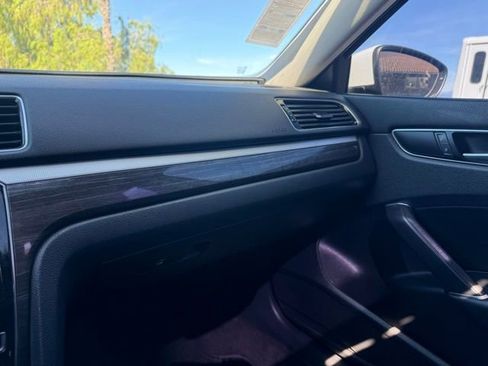 Used 2016 Volkswagen Passat 3.6 SEL Premium FWD image 27