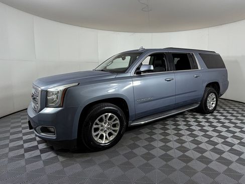 Used 2016 GMC Yukon XL SLT image 2