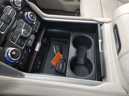 Used 2021 GMC Yukon Denali w/ Denali Premium Package image 17