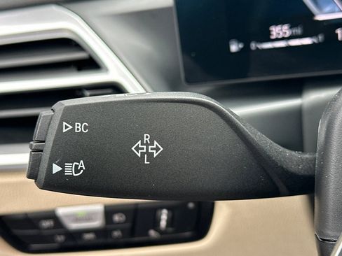 Used 2025 BMW 330i Sedan w/ Premium Package image 31